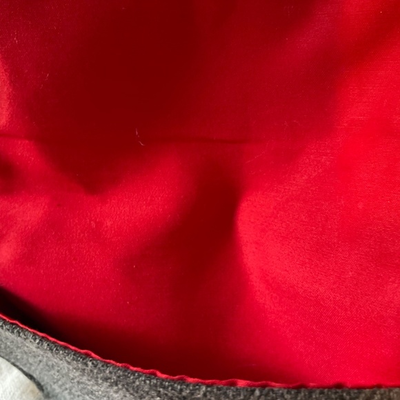 Want les Essentiels and Air Canada Business Class Amenity Kits 🍁 - Picture 5 of 10